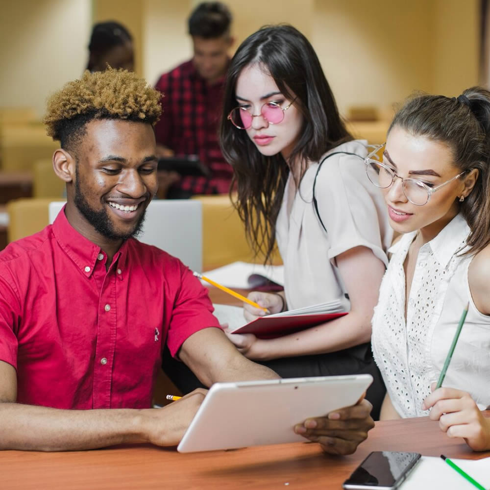 Escolas e Faculdades